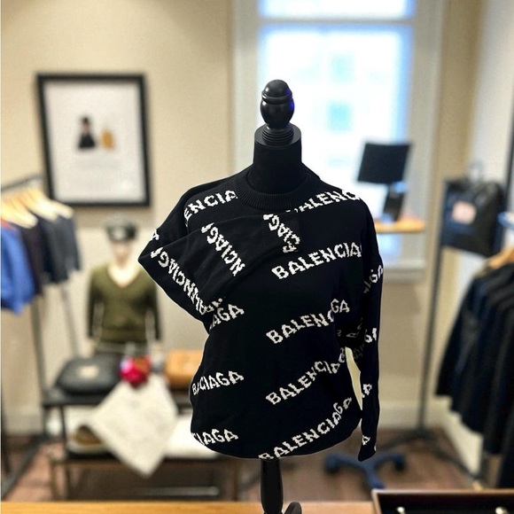 Beautiful Black and White Logo Sweater - Picture 1 of 3